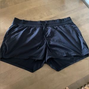 The north face women’s black shorts